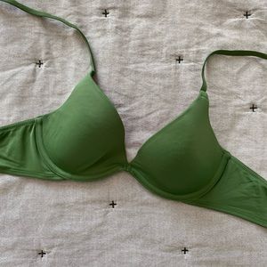 NWOT VS PINK t- shirt plunge bra 32B